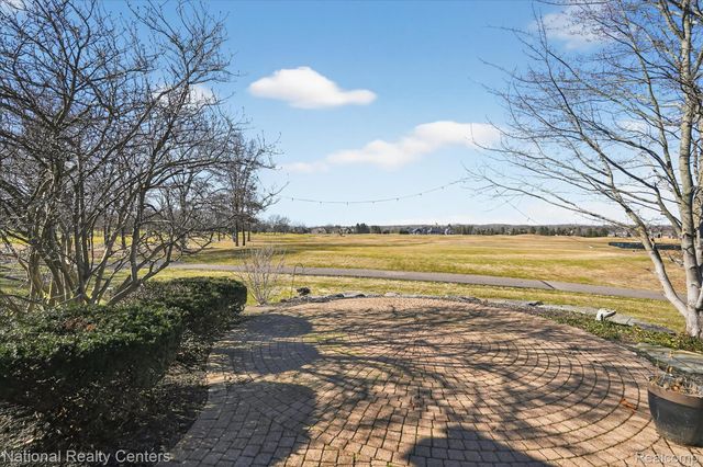 1280 Glen Court, Highland Charter Township, MI 48357