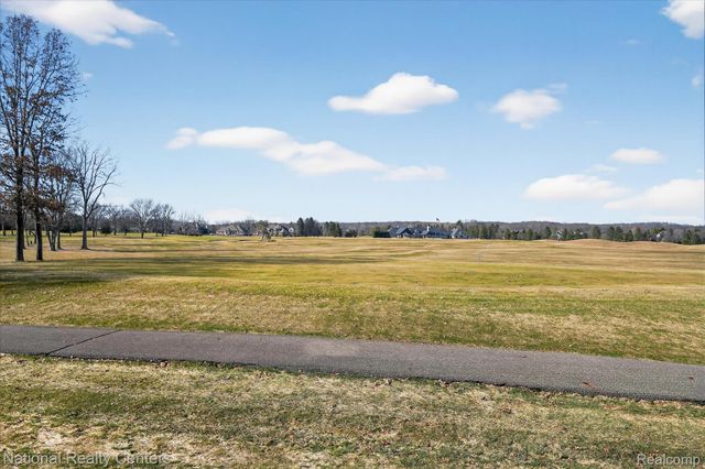 1280 Glen Court, Highland Charter Township, MI 48357