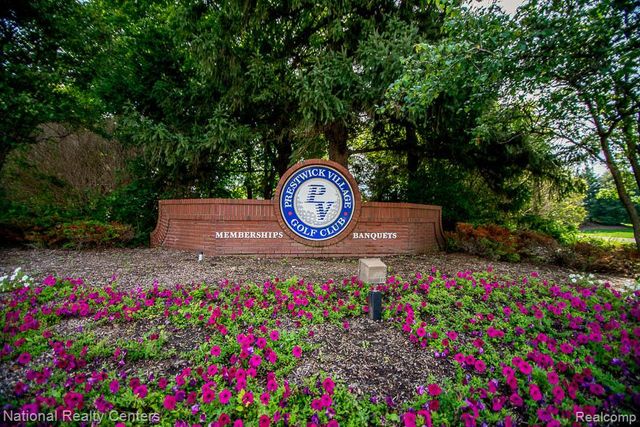 1280 Glen Court, Highland Charter Township, MI 48357