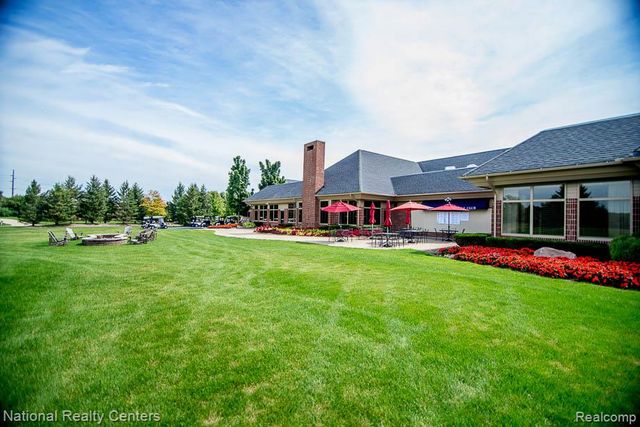 1280 Glen Court, Highland Charter Township, MI 48357