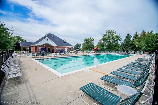 1280 Glen Court, Highland Charter Township, MI 48357