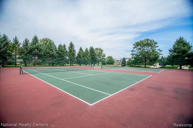 1280 Glen Court, Highland Charter Township, MI 48357