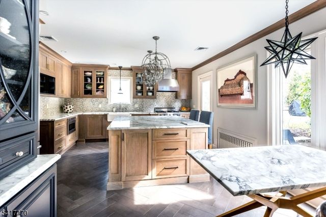 89 Douglas Rd, Glen Ridge Boro Twp., NJ 07028