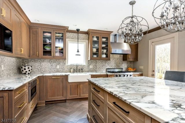 89 Douglas Rd, Glen Ridge Boro Twp., NJ 07028