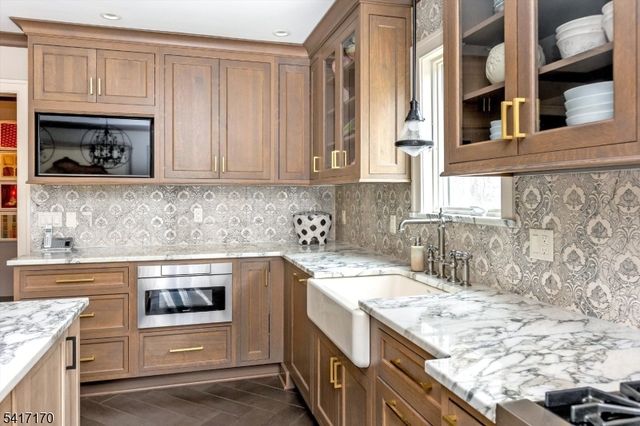 89 Douglas Rd, Glen Ridge Boro Twp., NJ 07028