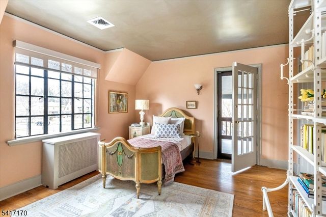 89 Douglas Rd, Glen Ridge Boro Twp., NJ 07028