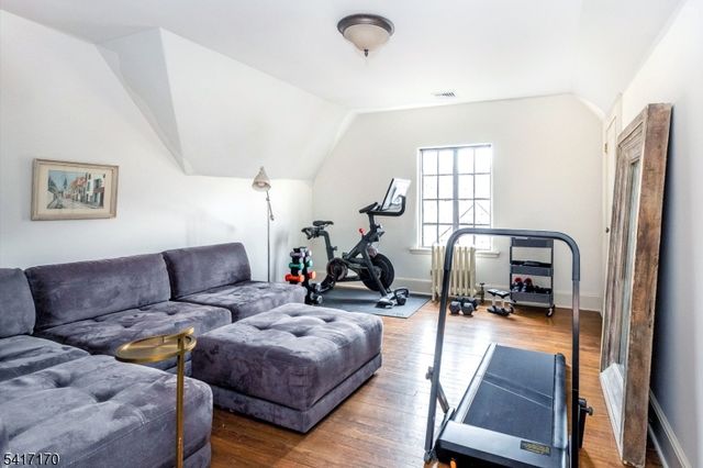 89 Douglas Rd, Glen Ridge Boro Twp., NJ 07028