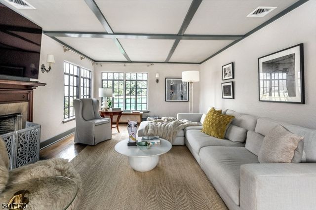 89 Douglas Rd, Glen Ridge Boro Twp., NJ 07028