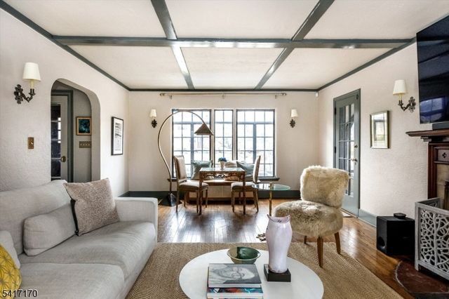 89 Douglas Rd, Glen Ridge Boro Twp., NJ 07028