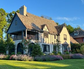 89 Douglas Rd, Glen Ridge Boro Twp., NJ 07028