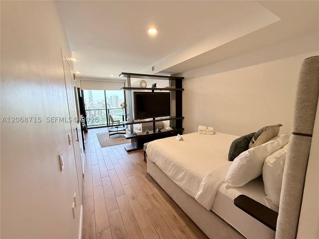 398 NE 5th St 2203, Miami, FL 33132