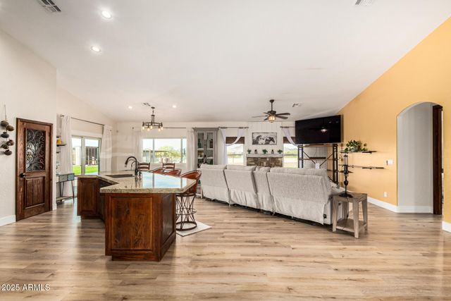 10960 W SHETLAND Lane, Casa Grande, AZ 85194