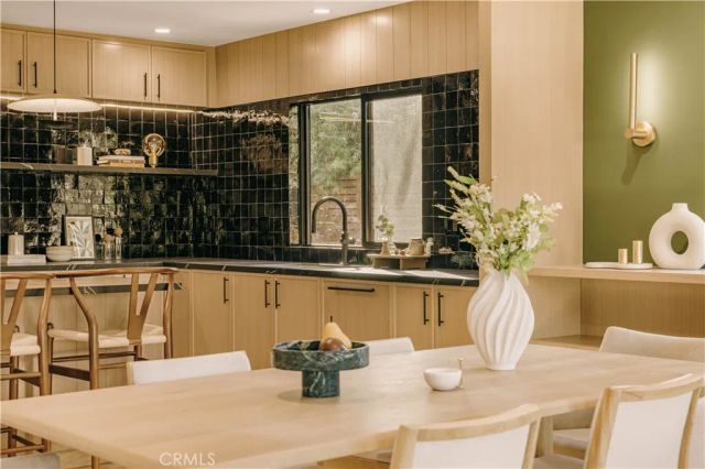 4033 Moore, Los Angeles, CA 90066