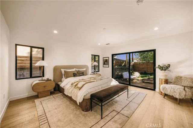 4033 Moore, Los Angeles, CA 90066