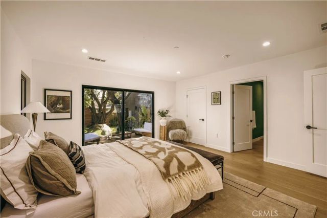 4033 Moore, Los Angeles, CA 90066