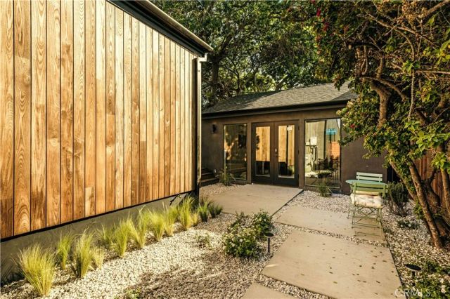 4033 Moore, Los Angeles, CA 90066