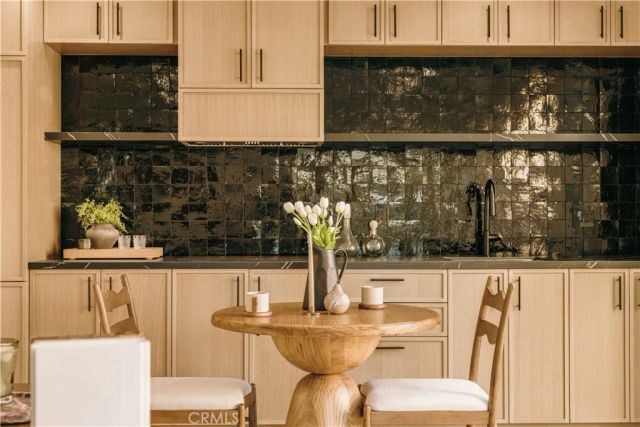 4033 Moore, Los Angeles, CA 90066