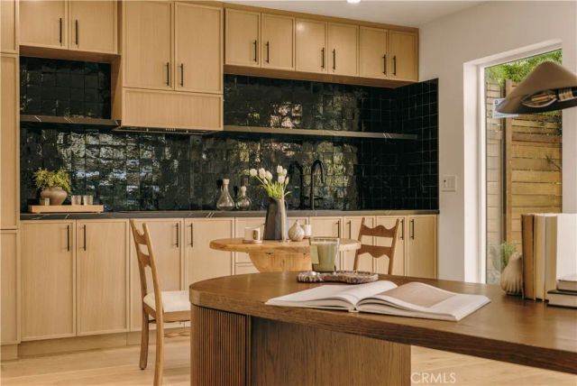 4033 Moore, Los Angeles, CA 90066