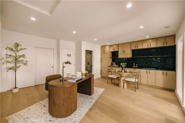 4033 Moore, Los Angeles, CA 90066