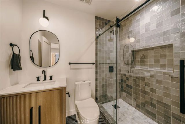 4033 Moore, Los Angeles, CA 90066