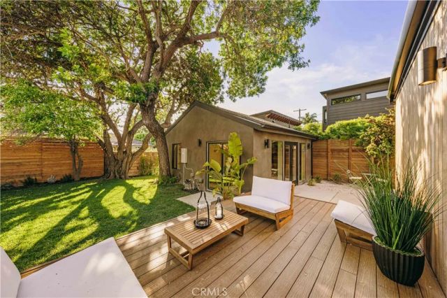 4033 Moore, Los Angeles, CA 90066