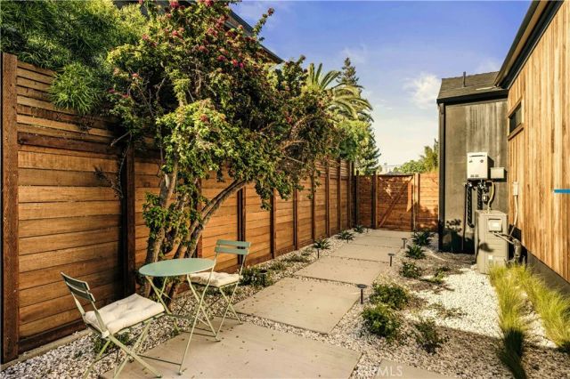 4033 Moore, Los Angeles, CA 90066