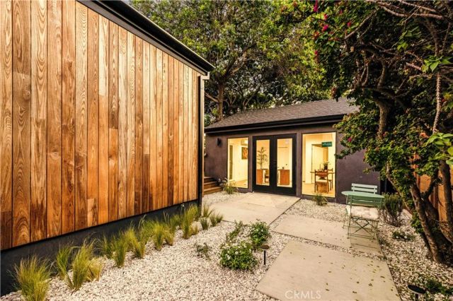 4033 Moore, Los Angeles, CA 90066