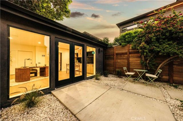 4033 Moore, Los Angeles, CA 90066