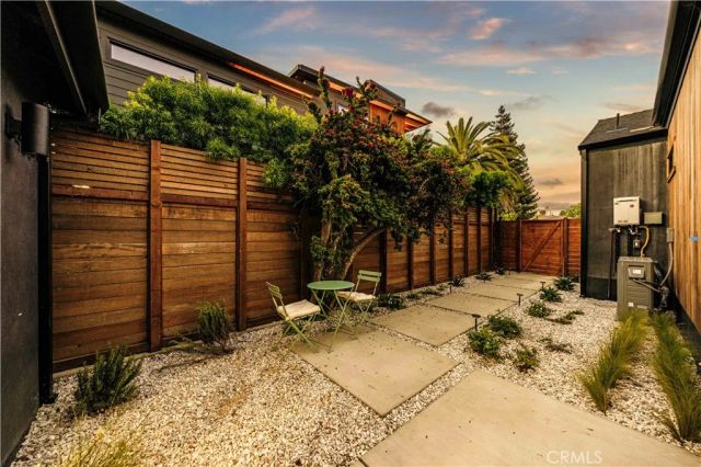 4033 Moore, Los Angeles, CA 90066