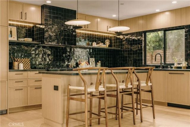 4033 Moore, Los Angeles, CA 90066