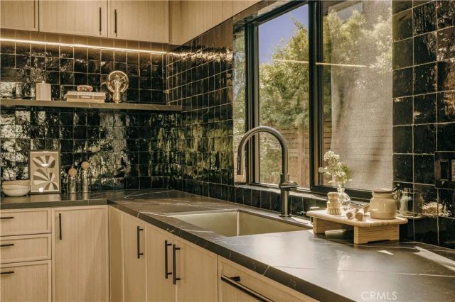 4033 Moore, Los Angeles, CA 90066