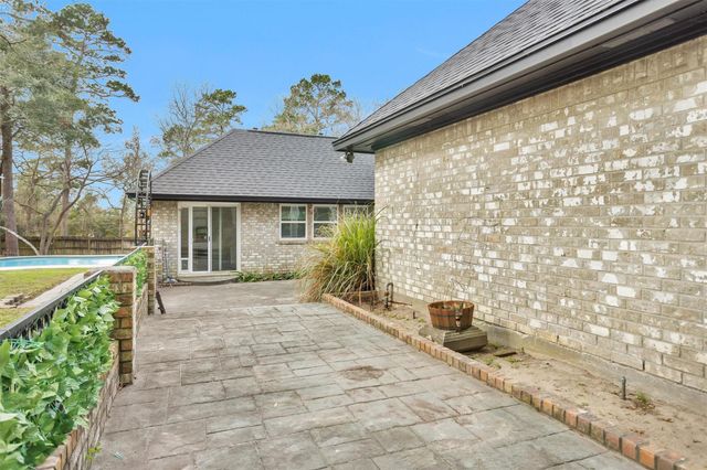 50 Village Hill Drive, Conroe, TX 77304