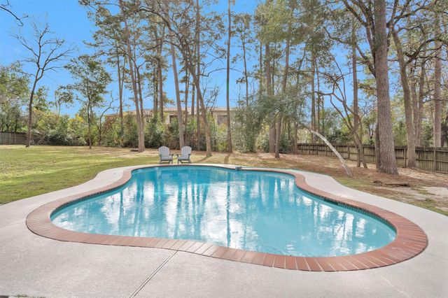 50 Village Hill Drive, Conroe, TX 77304