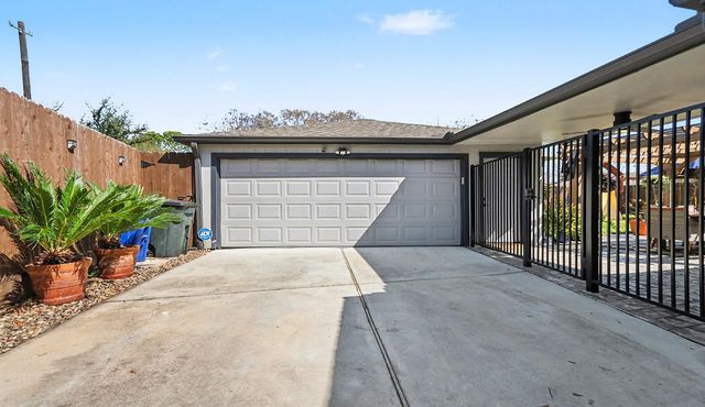 10718 Longmont Drive, Houston, TX 77042