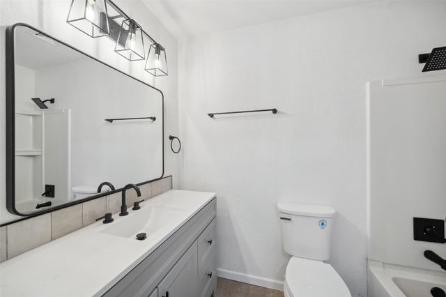 90 Crystal Lake Lane, The Woodlands, TX 77380