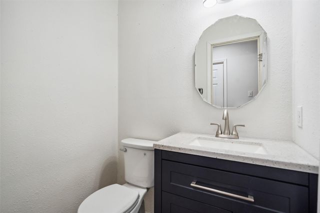 90 Crystal Lake Lane, The Woodlands, TX 77380