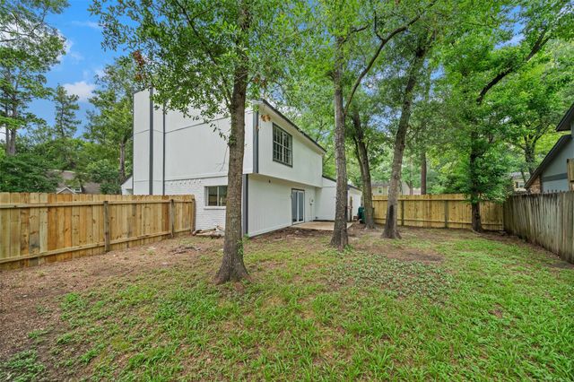 90 Crystal Lake Lane, The Woodlands, TX 77380