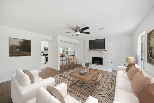 90 Crystal Lake Lane, The Woodlands, TX 77380