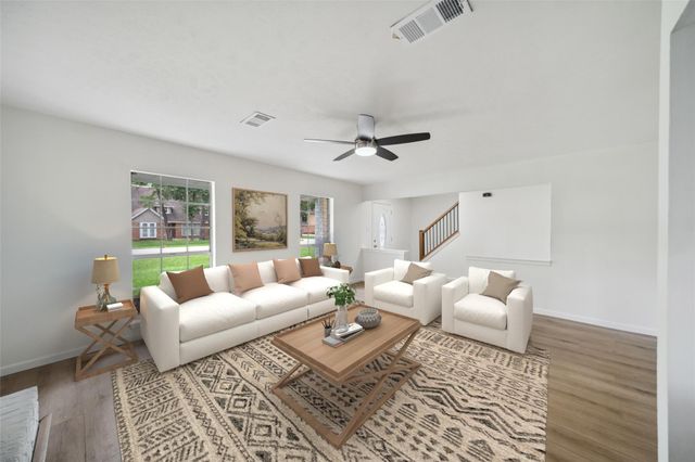 90 Crystal Lake Lane, The Woodlands, TX 77380