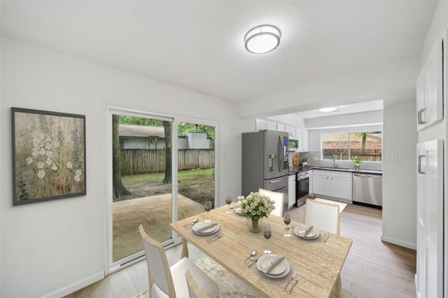 90 Crystal Lake Lane, The Woodlands, TX 77380