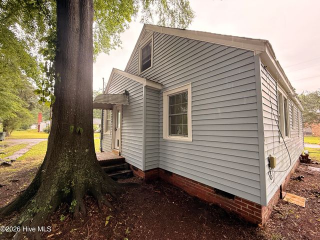 315 Woodlawn Drive, Kinston, NC 28501