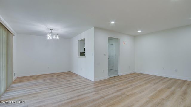 39 Poplar Place, Freehold, NJ 07728