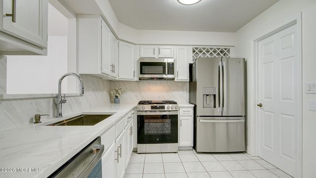 39 Poplar Place, Freehold, NJ 07728