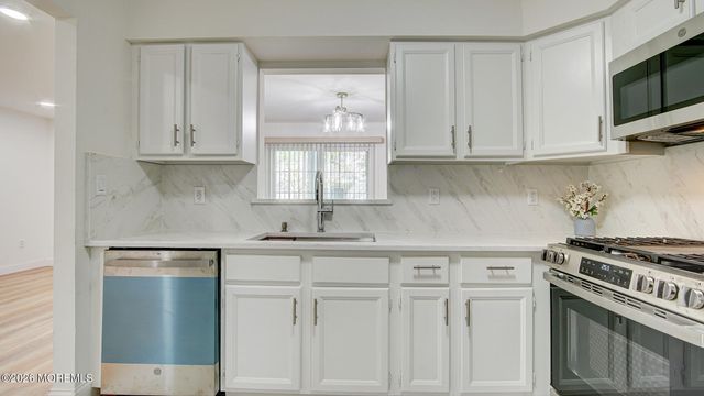 39 Poplar Place, Freehold, NJ 07728