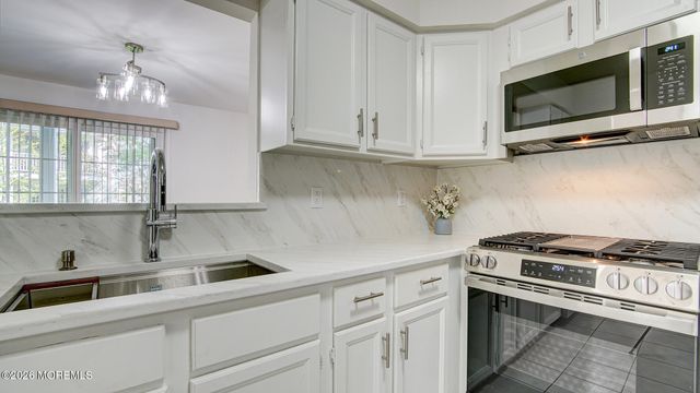 39 Poplar Place, Freehold, NJ 07728