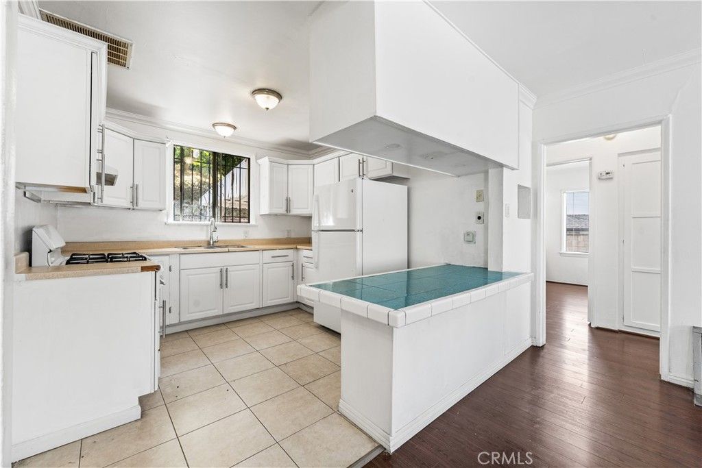 Image 6 of property listing at 1034 Loma Verde, Monterey Park, CA 91754