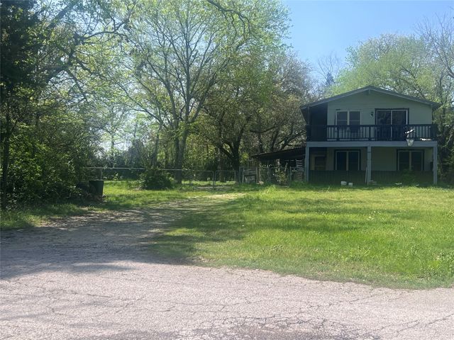 242 Club Park Court, East Tawakoni, TX 75472