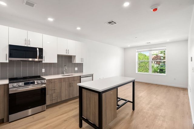 40 Centre St 408, Brookline, MA 02446