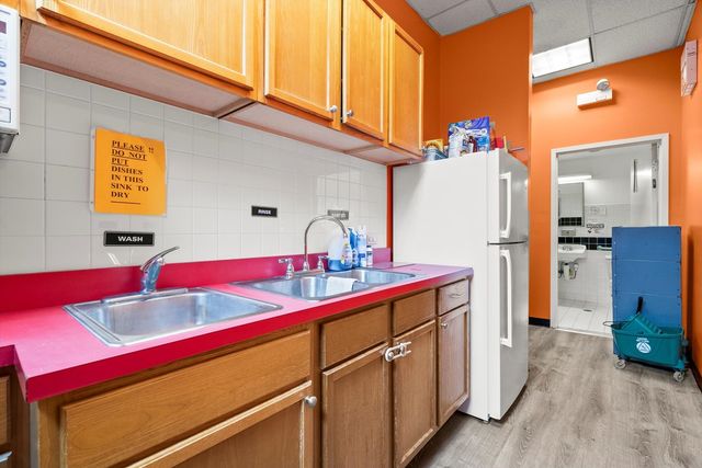 222 E 61st Street, Chicago, IL 60637