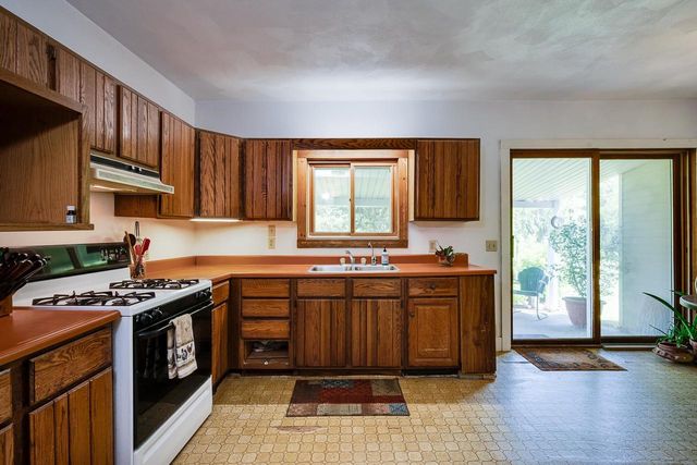 3402 Rutland Dunn Town Line Road, Stoughton, WI 53589